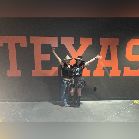 🎥 LIVE SHOW ALERT! 🎥 - Picture 7 of 16